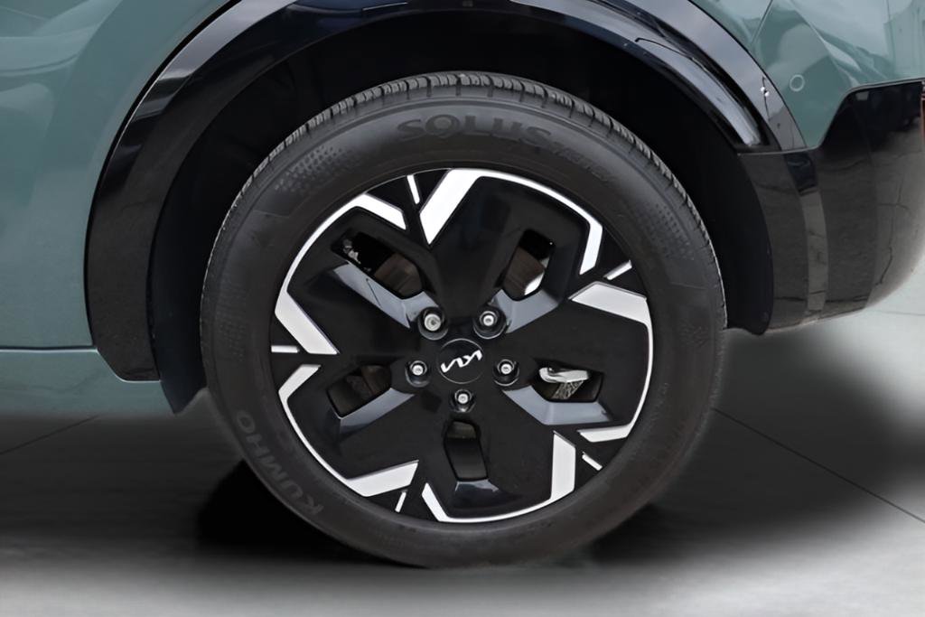 Certified 2024 Kia Niro Wave FWD image 9