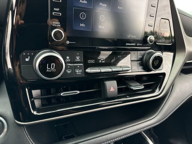 Used 2021 Toyota Highlander XLE FWD image 25