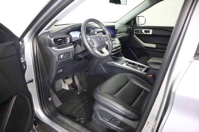 Used 2020 Ford Explorer XLT w/ Equipment Group 202A image 27