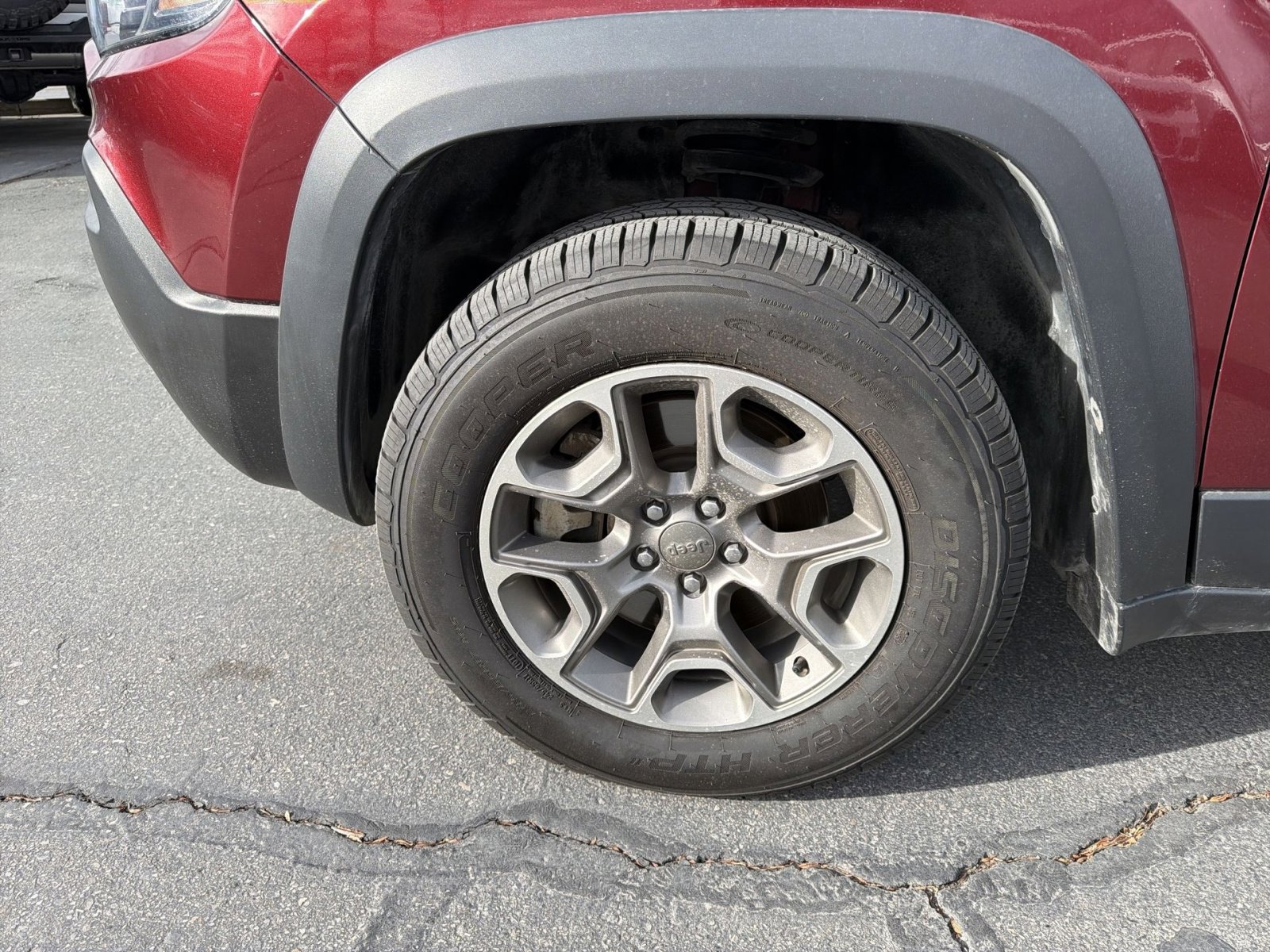 Used 2021 Jeep Cherokee Trailhawk w/ Comfort/Convenience Group image 16