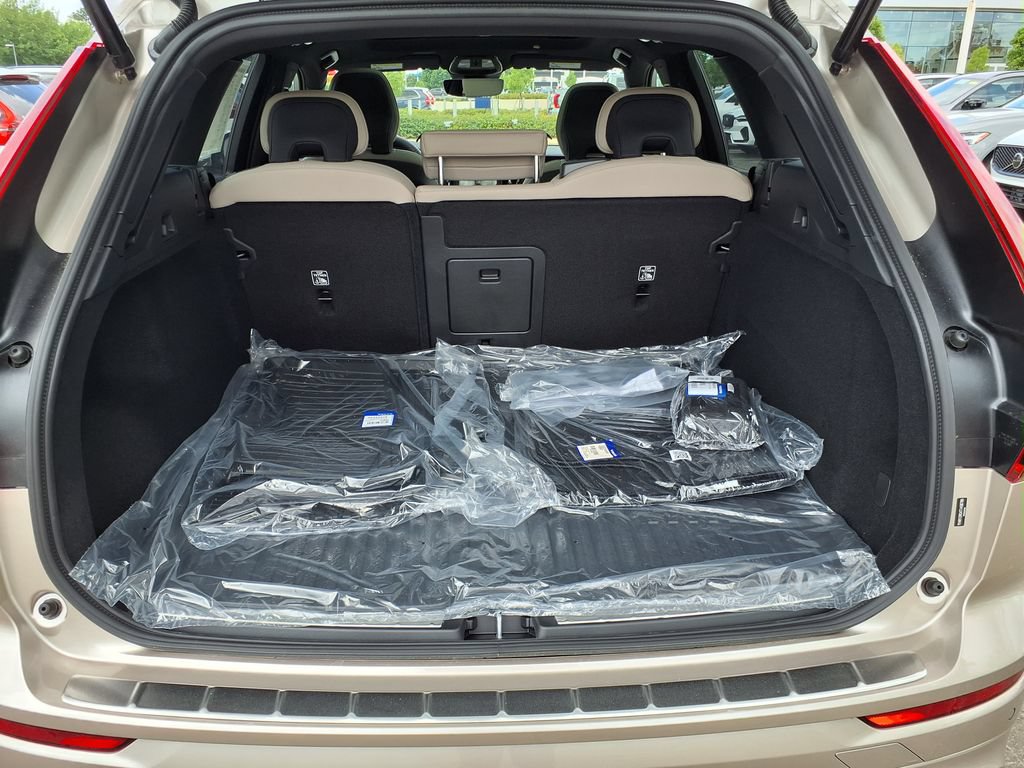 New 2026 Volvo XC60 B5 Plus w/ Protection Package Premier AWD/4WD image 10
