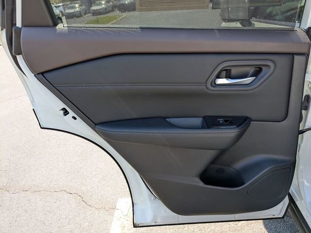 Used 2023 Nissan Rogue SL w/ SL Premium Package image 34