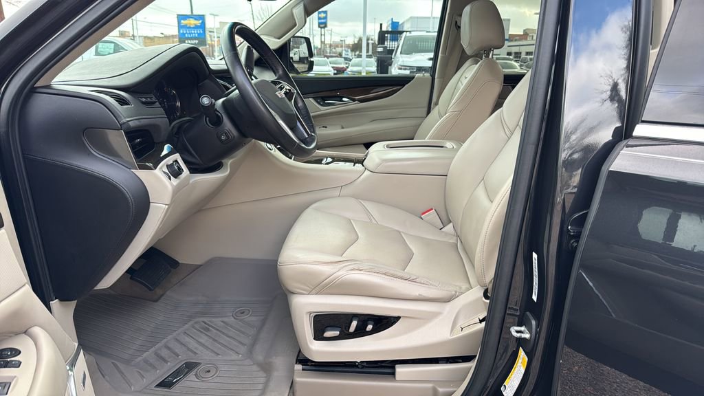 Used 2019 Cadillac Escalade ESV Premium Luxury image 10