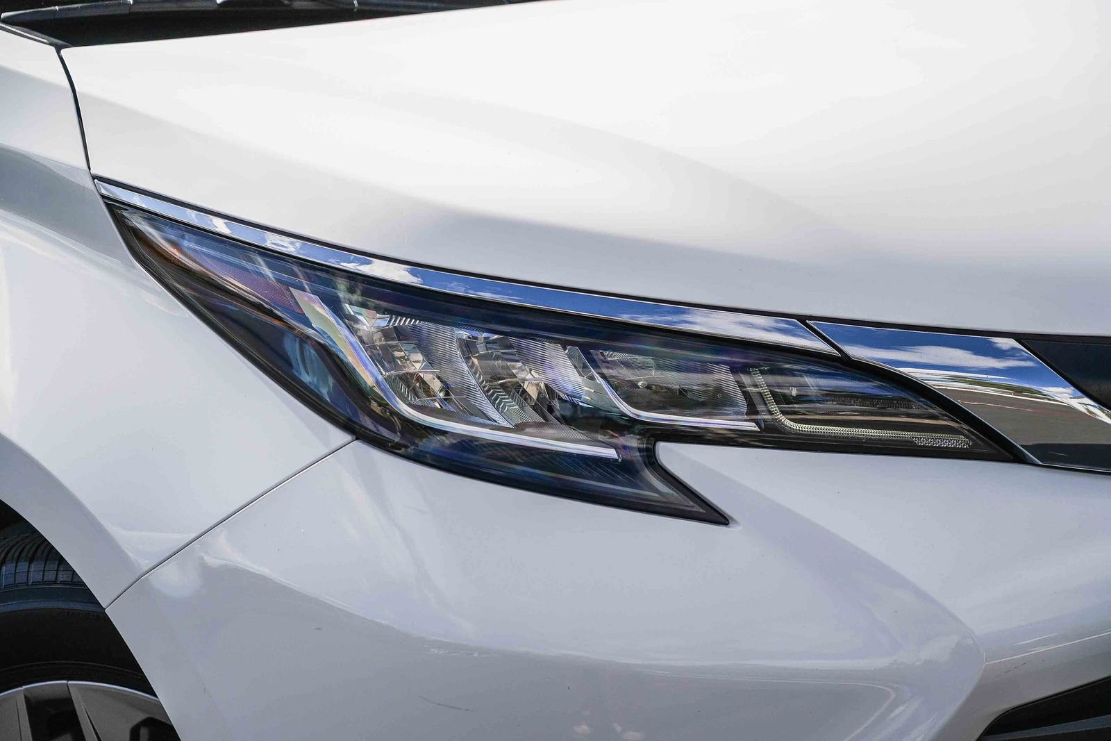 Used 2023 Toyota Sienna LE image 2