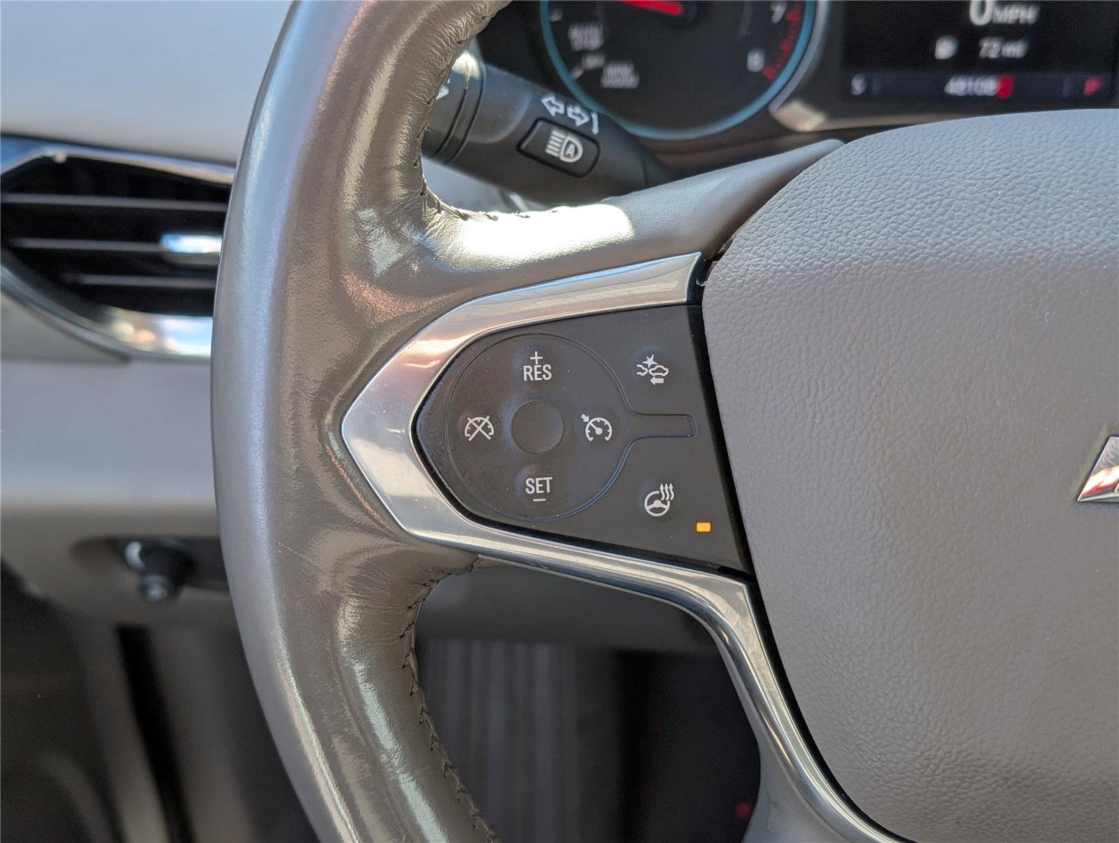 Used 2021 Chevrolet Traverse LT image 23