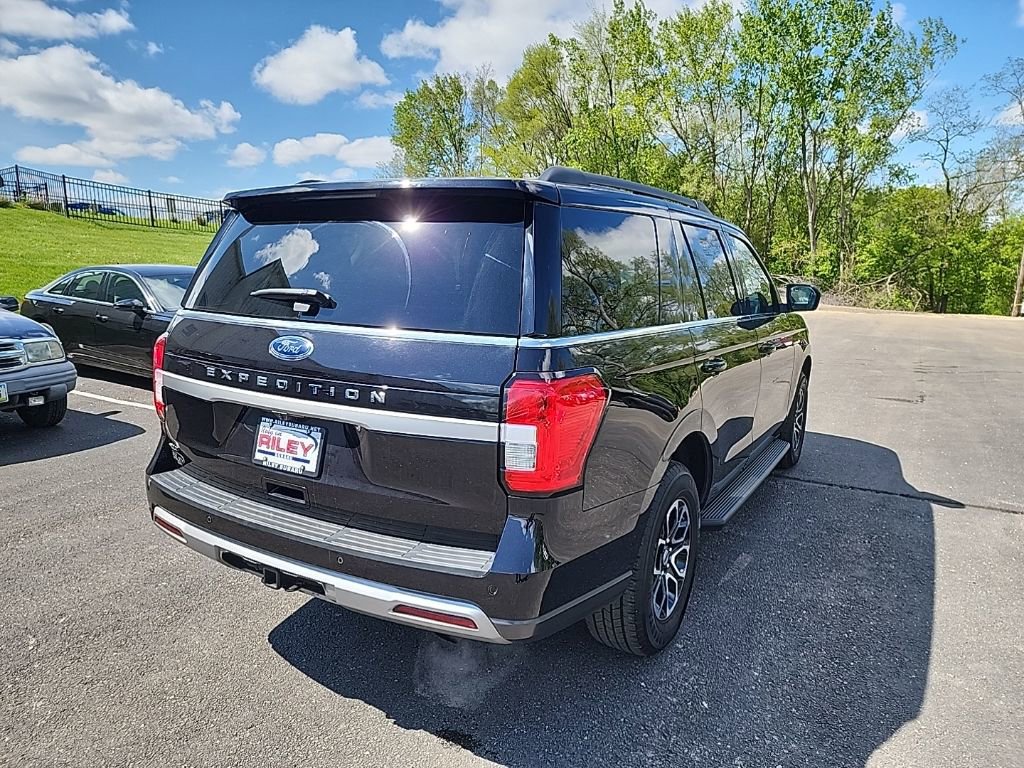 Used 2024 Ford Expedition XLT AWD/4WD image 7