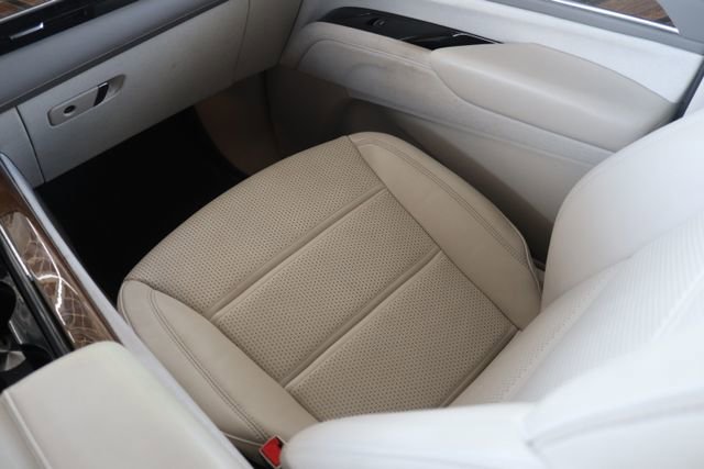 Certified 2023 Cadillac Escalade ESV Premium Luxury Platinum image 30