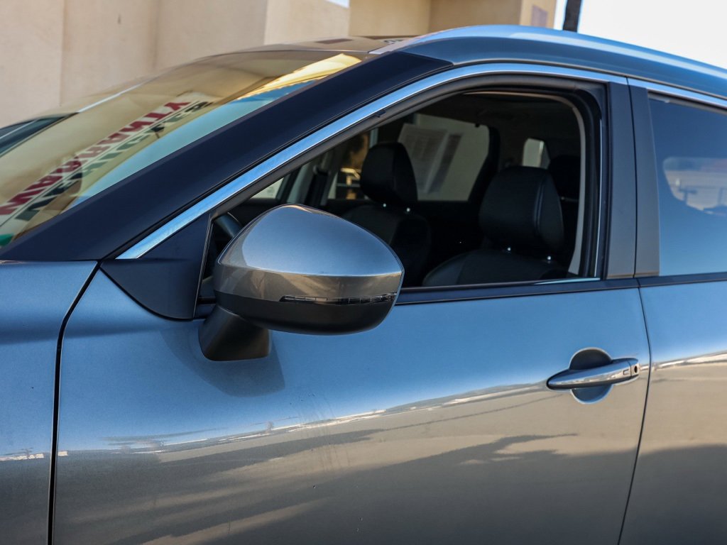 Used 2023 Nissan Rogue SV w/ SV Premium Package image 12