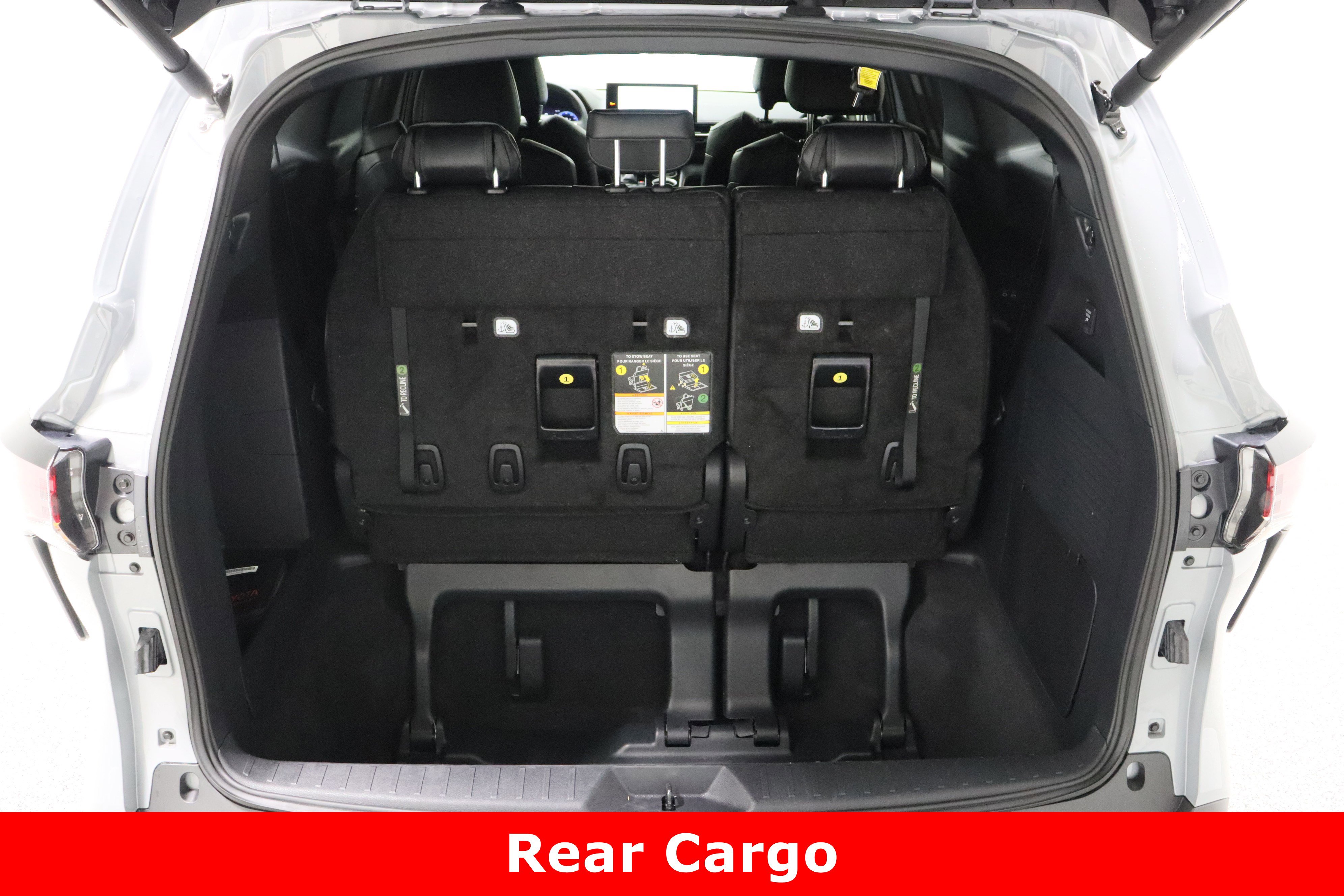 Used 2025 Toyota Sienna XLE Woodland Edition image 36