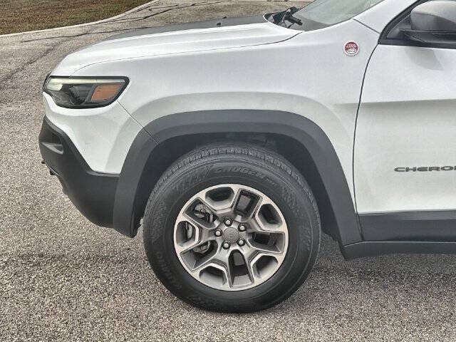 Used 2021 Jeep Cherokee Trailhawk AWD/4WD image 32