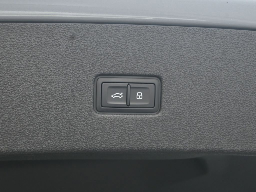 Used 2025 Audi RS Q8 performance w/ RS Design Package - Red image 18