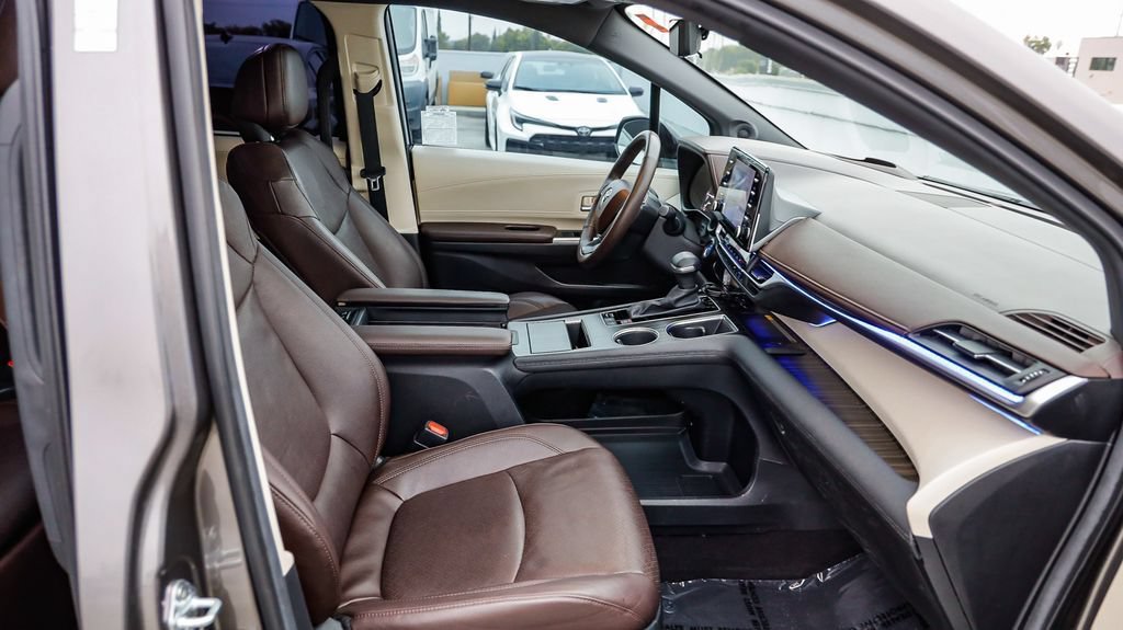 Used 2024 Toyota Sienna Platinum AWD/4WD image 21