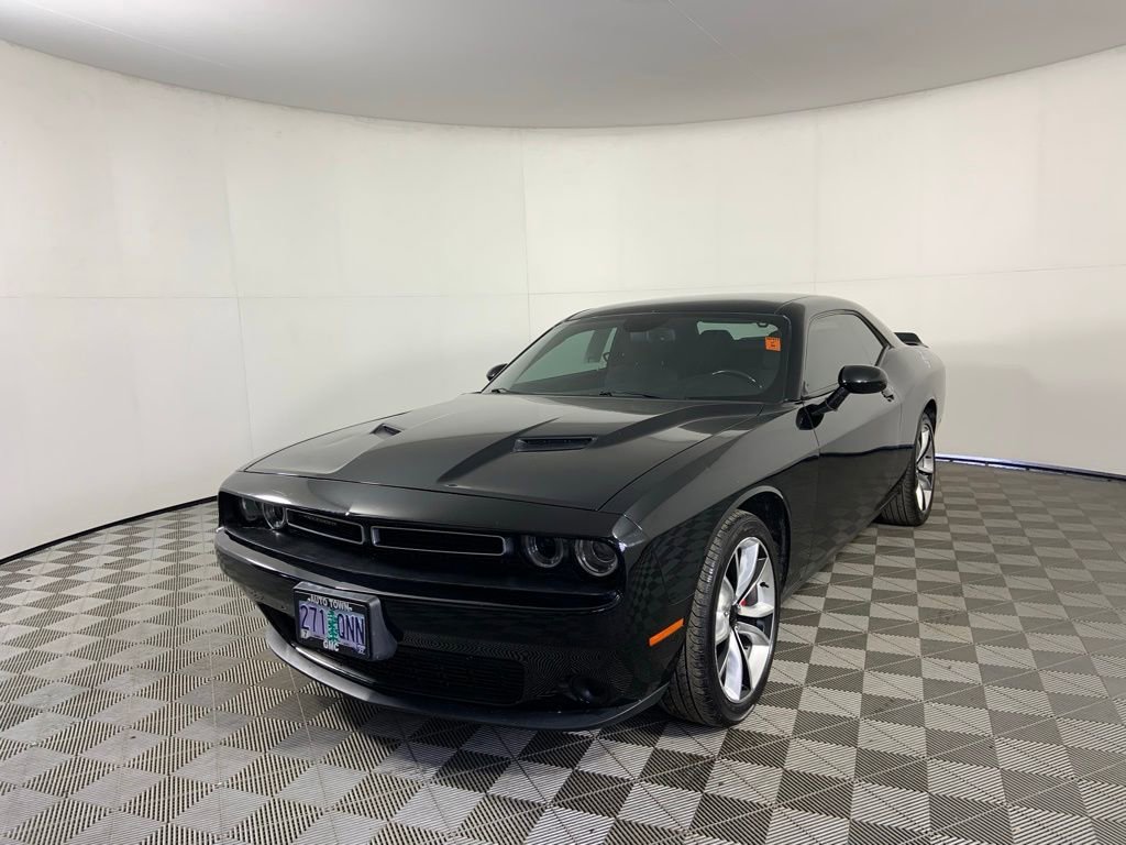Used 2019 Dodge Challenger SXT image 5