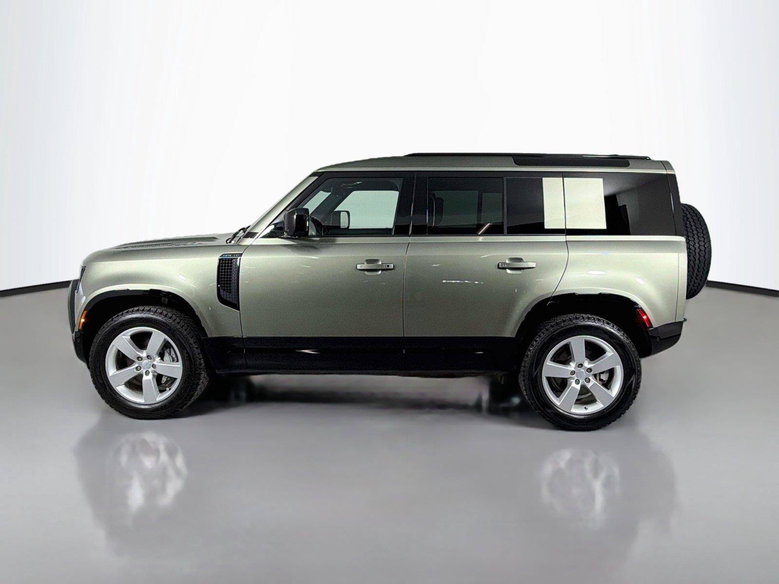 Certified 2025 Land Rover Defender 110 X-Dynamic SE AWD/4WD image 8