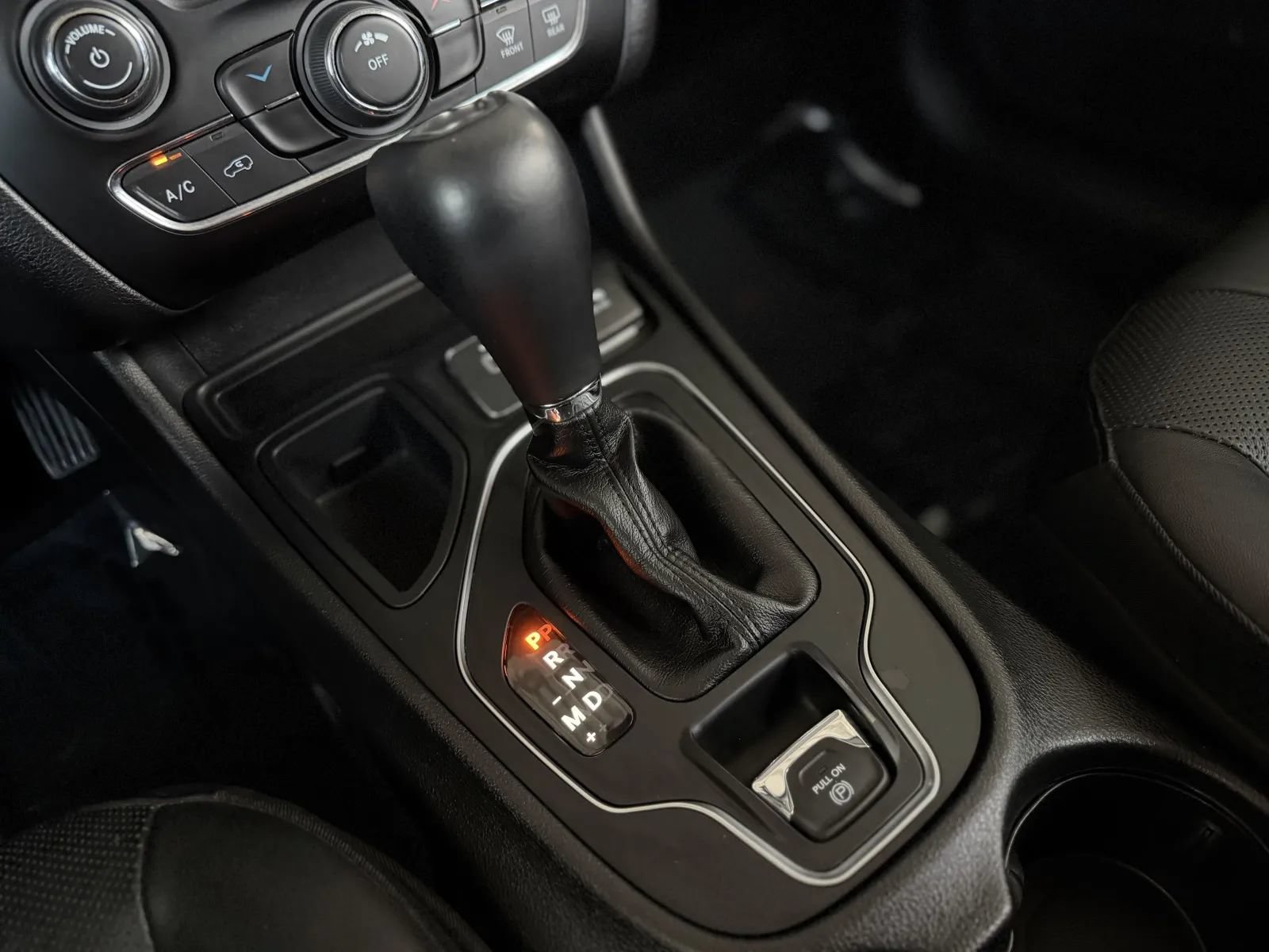 Used 2021 Jeep Cherokee Latitude Lux FWD image 36