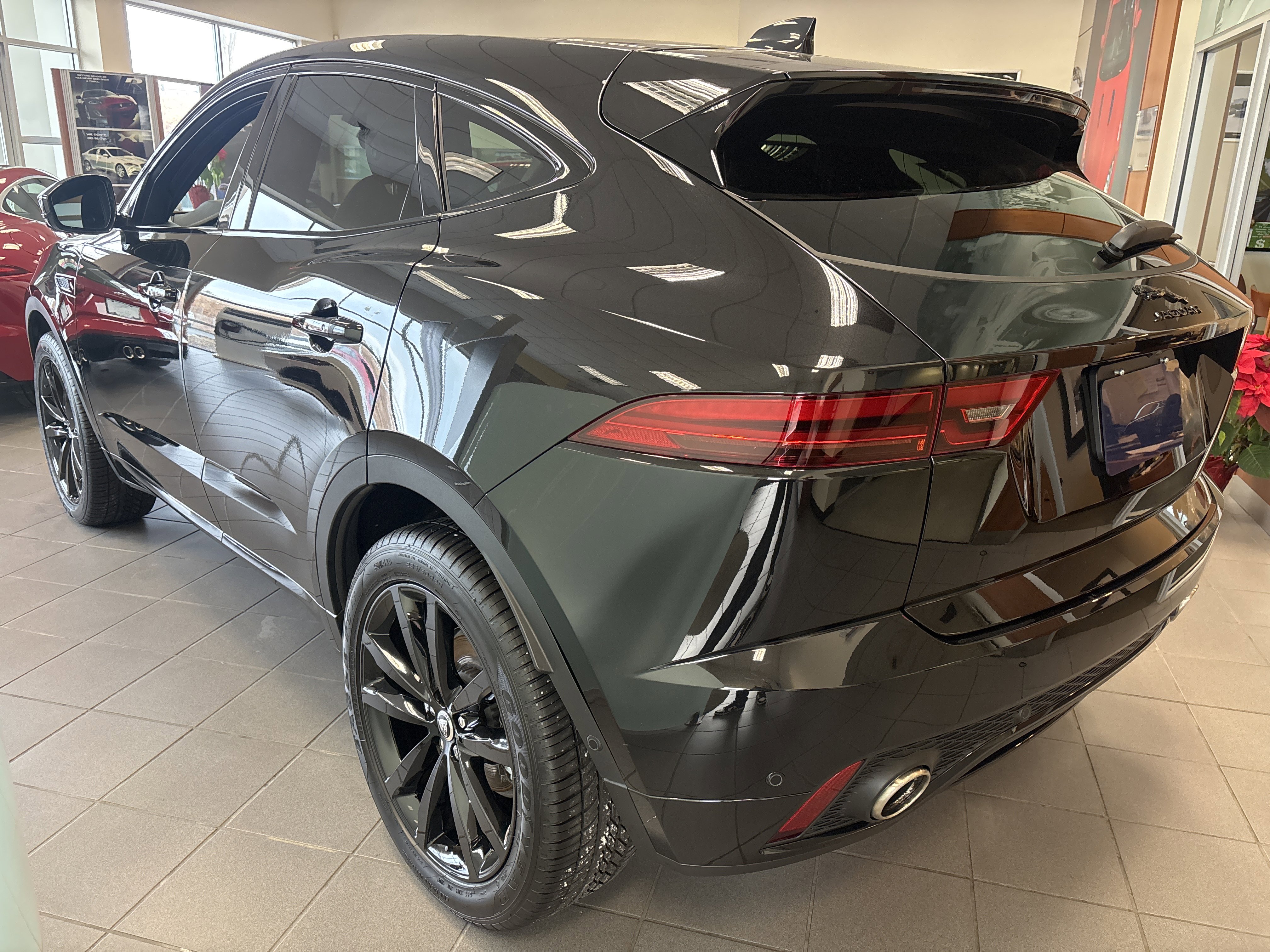 Used 2024 Jaguar E-PACE R-Dynamic SE image 3