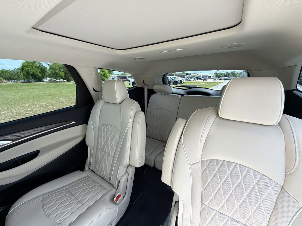 Used 2022 Buick Enclave Avenir w/ Avenir Technology Package image 32