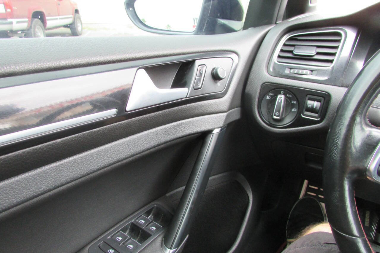 Used 2015 Volkswagen Golf 4-Door FWD image 36