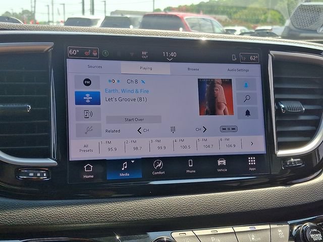 Used 2025 Chrysler Pacifica Select FWD image 17