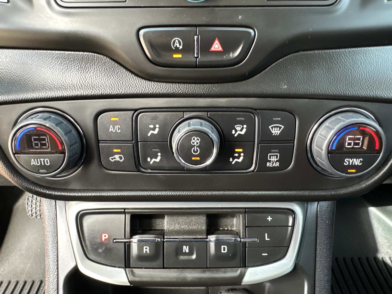 Used 2022 GMC Terrain SLE w/ Driver Convenience Package image 29