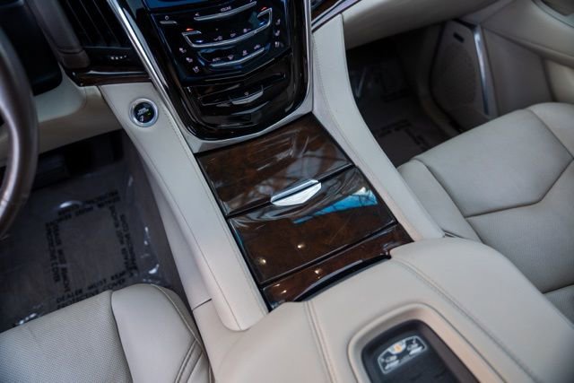 Used 2016 Cadillac Escalade Luxury image 35