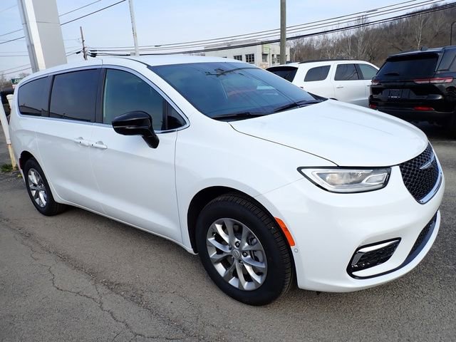 New 2026 Chrysler Pacifica Select image 9