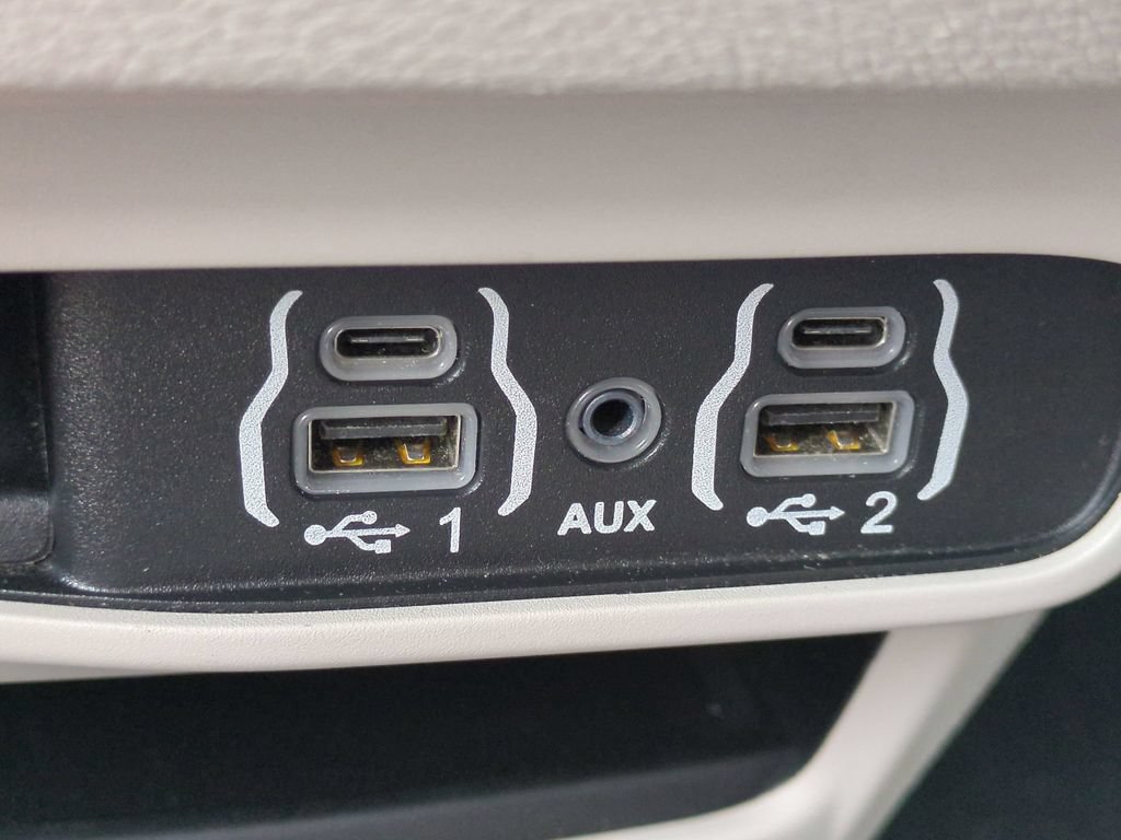 Used 2024 Chrysler Pacifica Touring-L FWD image 24