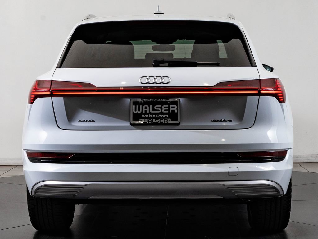 Used 2022 Audi e-tron Premium Plus w/ Premium Plus Package image 7