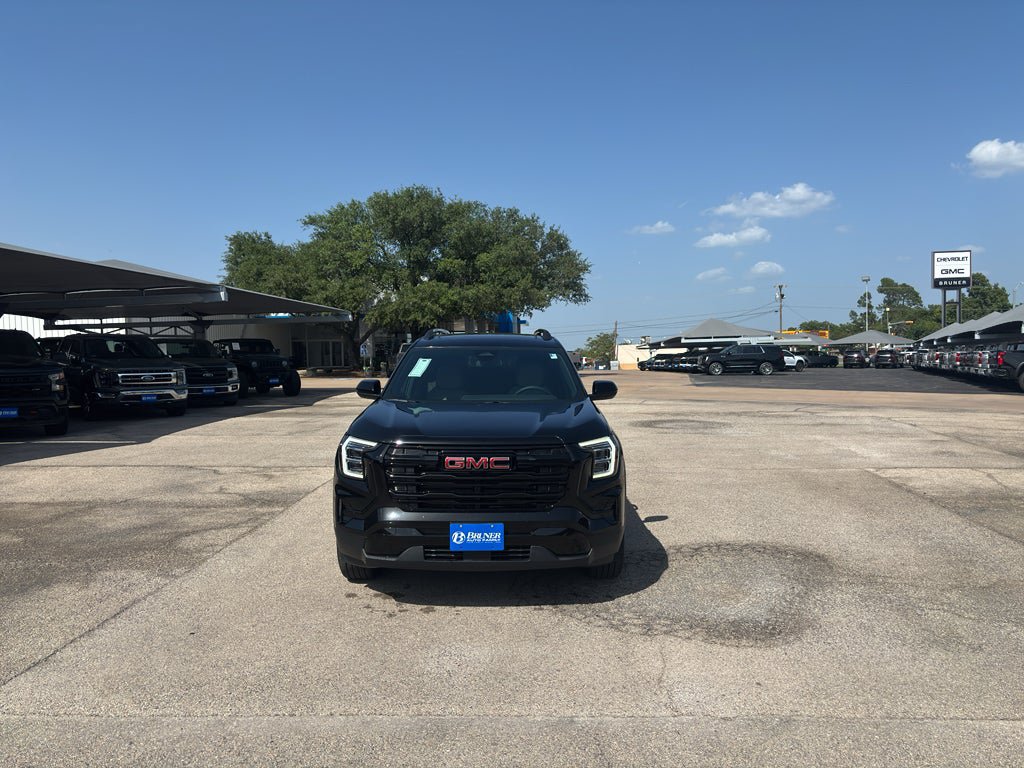 Used 2027 GMC Terrain Elevation w/ Elevation Premium Package FWD image 2