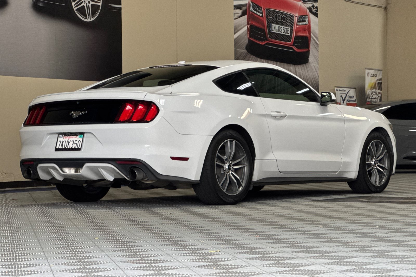 Used 2015 Ford Mustang Premium RWD image 4