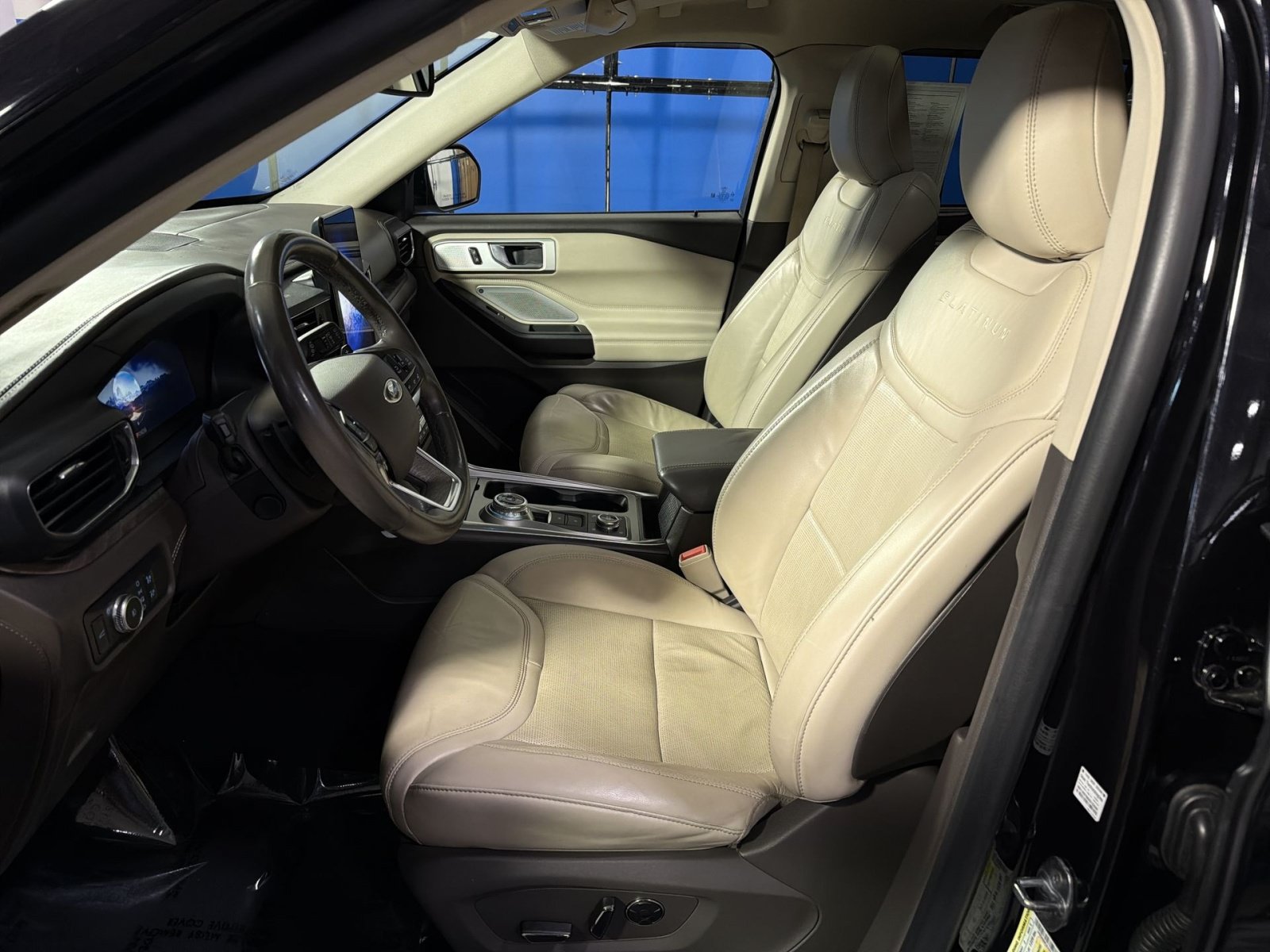 Used 2020 Ford Explorer Platinum w/ Premium Technology Package AWD/4WD image 23