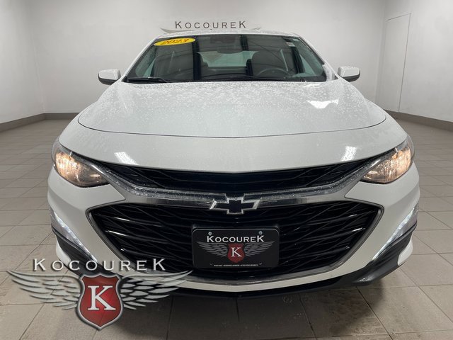 Used 2023 Chevrolet Malibu LT image 2