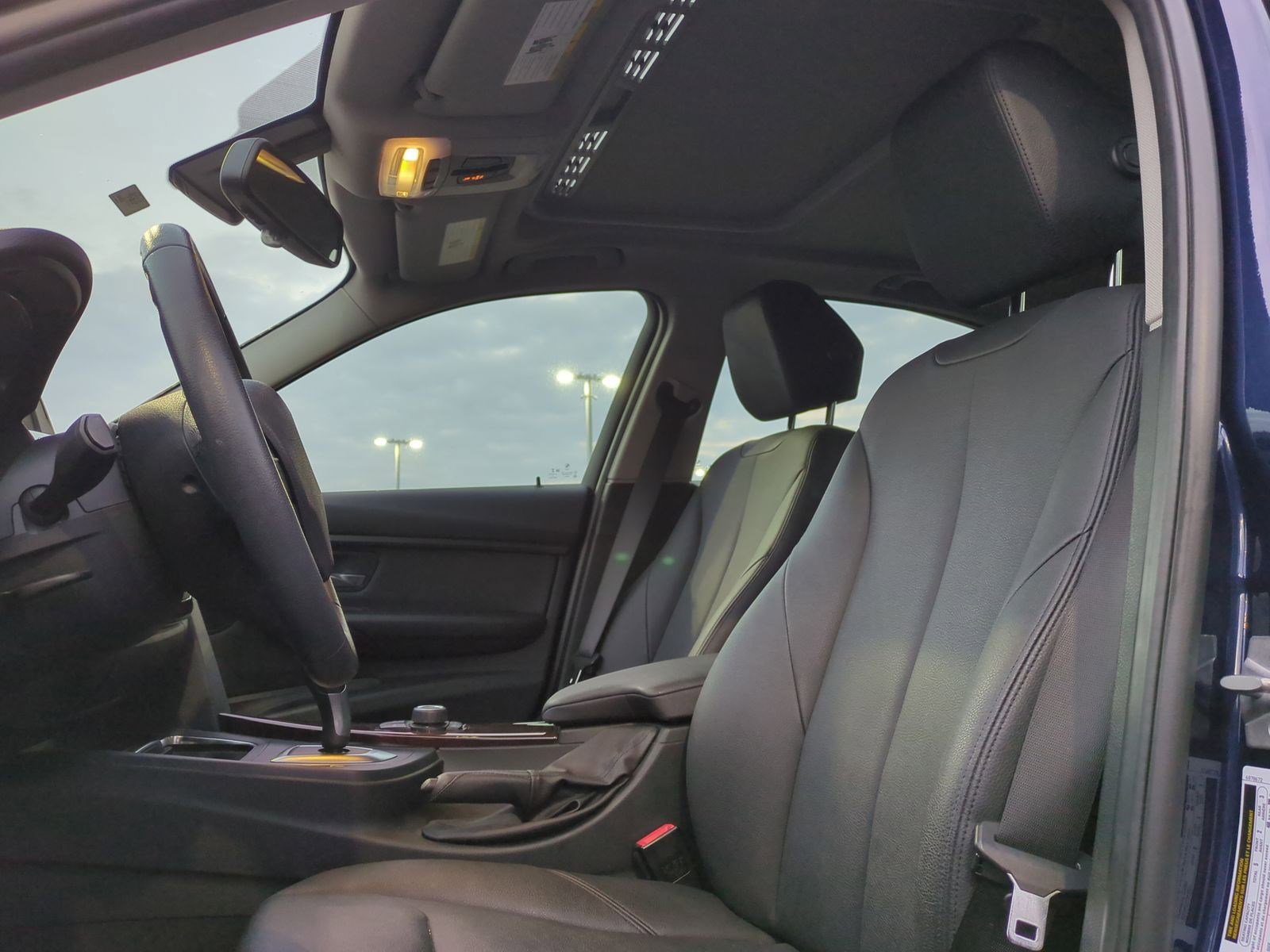 Used 2018 BMW 320i xDrive Sedan image 16