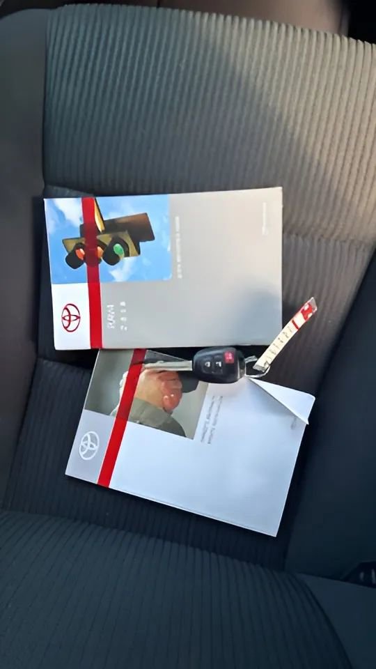 Used 2018 Toyota RAV4 LE image 35