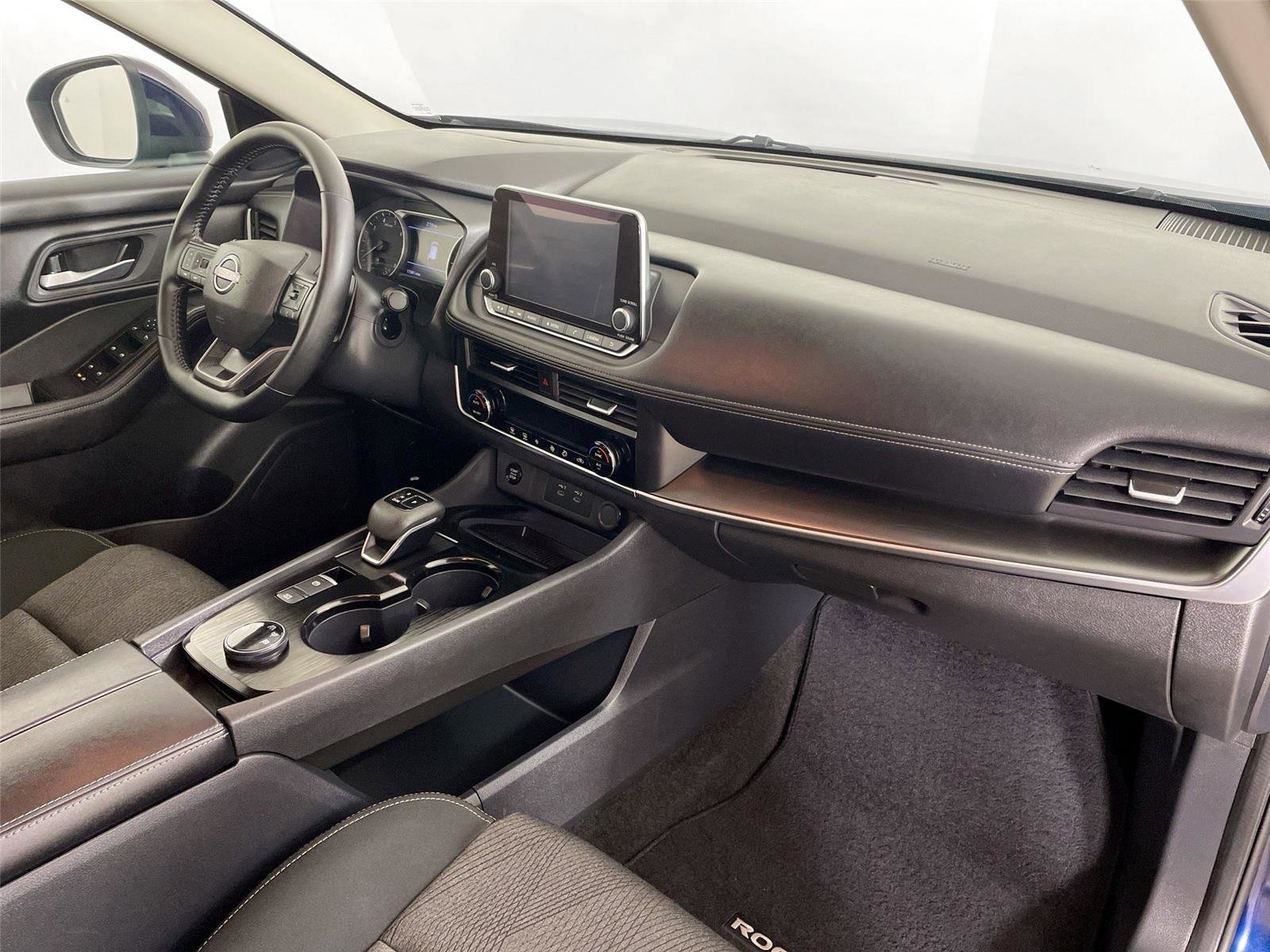 Used 2025 Nissan Rogue SV AWD/4WD image 26