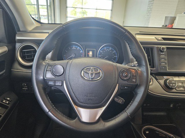 Used 2018 Toyota RAV4 XLE AWD/4WD image 18