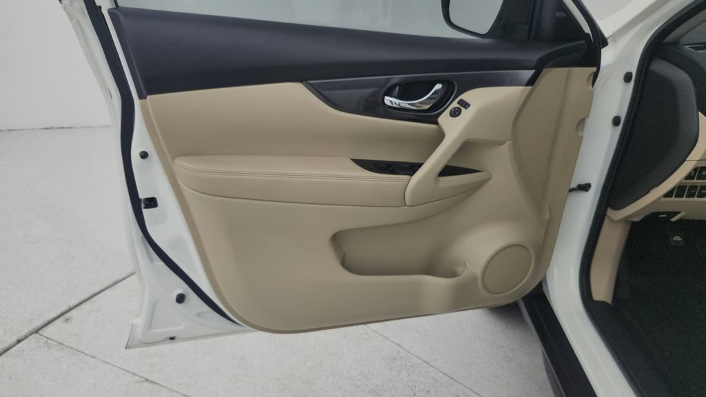 Used 2020 Nissan Rogue SV FWD image 23