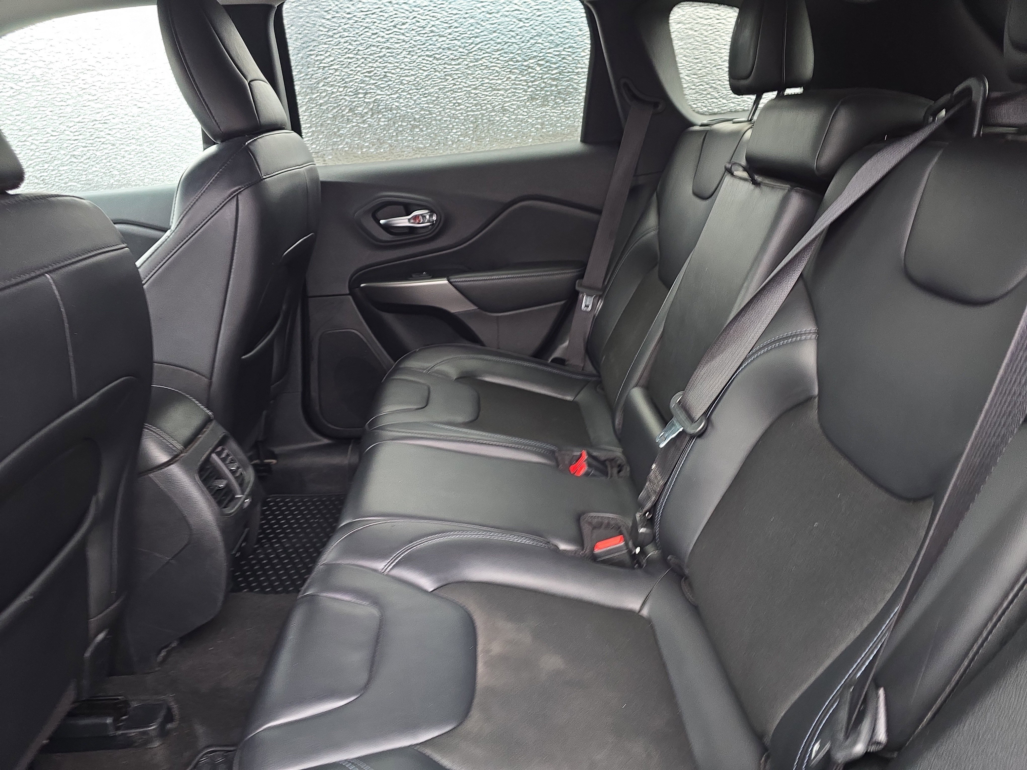 Used 2020 Jeep Cherokee Latitude Plus w/ Cold Weather Group image 13