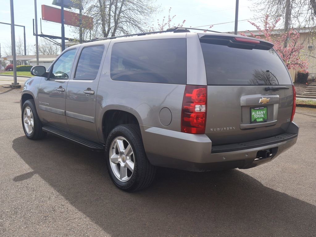 Used 2007 Chevrolet Suburban LT image 4