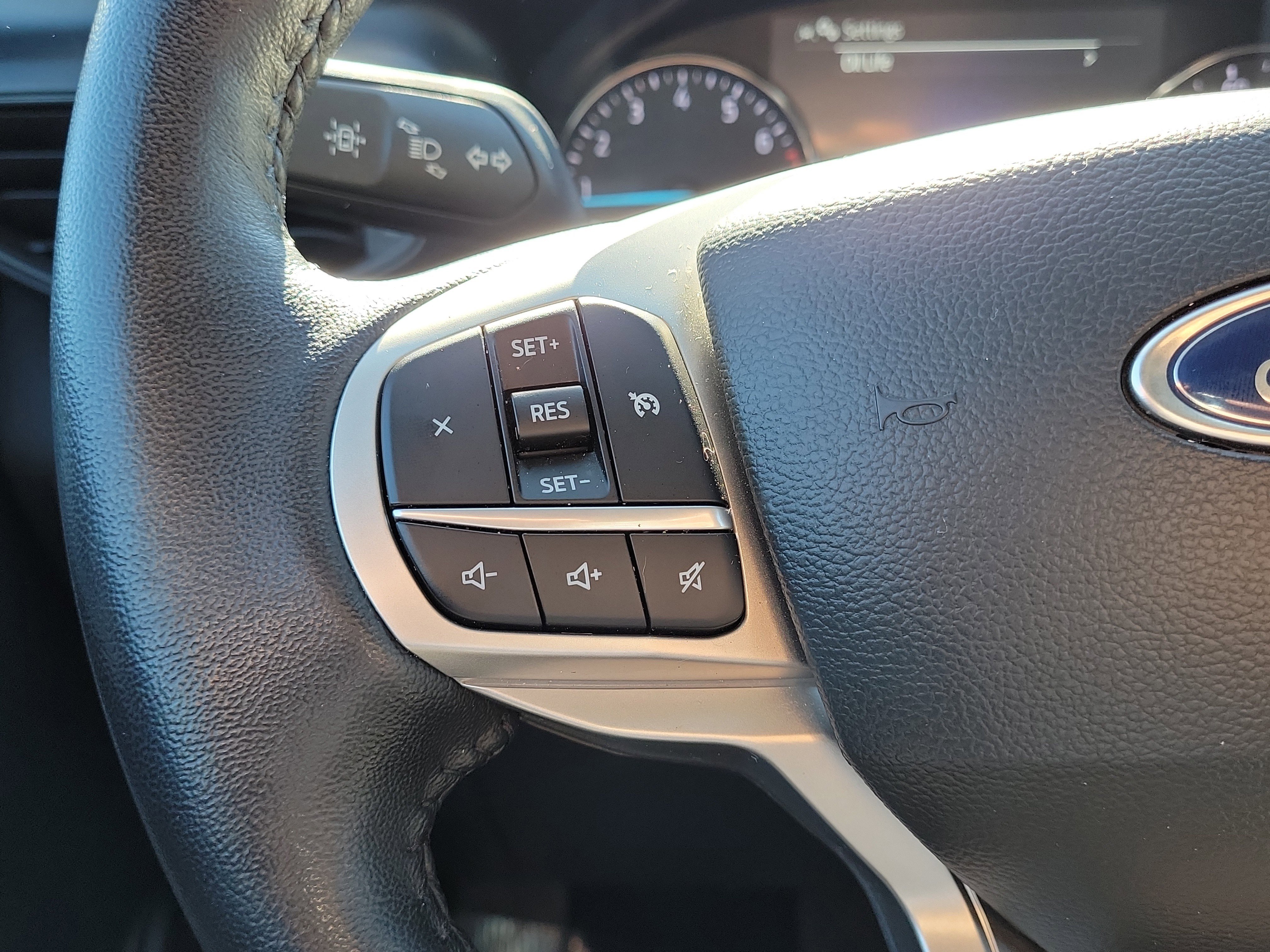 Used 2022 Ford Explorer XLT image 15