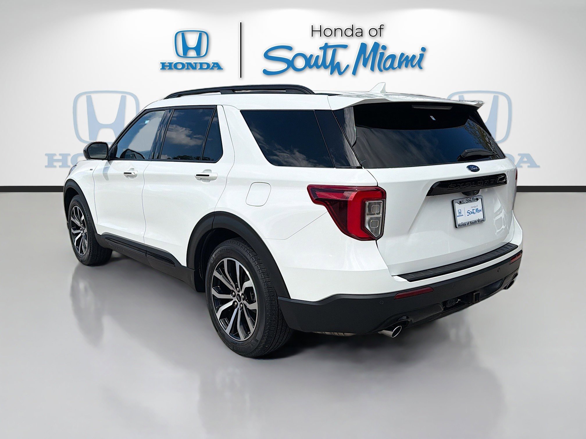 Used 2023 Ford Explorer ST-Line w/ Class IV Trailer Tow Package image 5