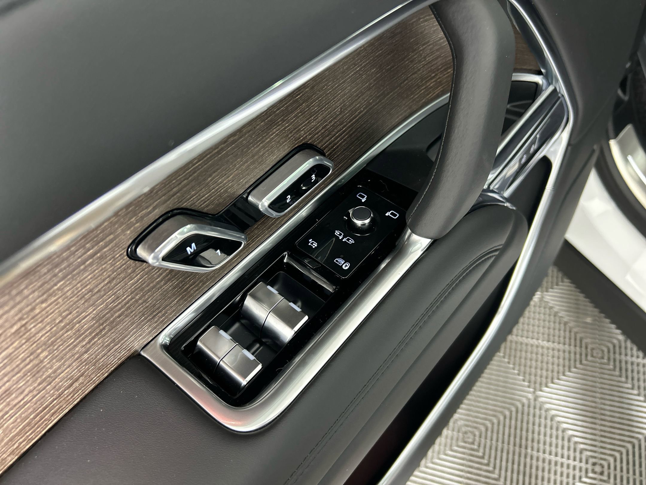 New 2025 Land Rover Range Rover SE image 10