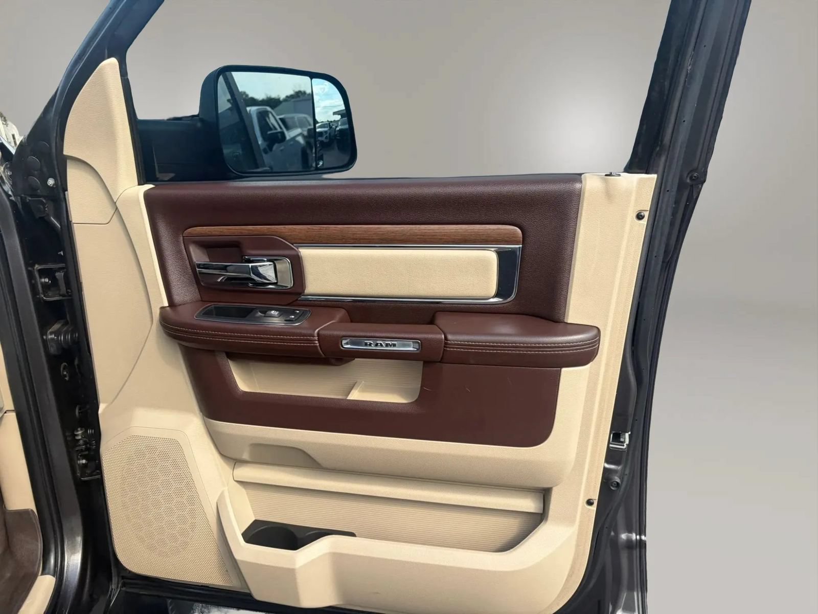 Used 2016 RAM 2500 Laramie w/ Convenience Group AWD/4WD image 30