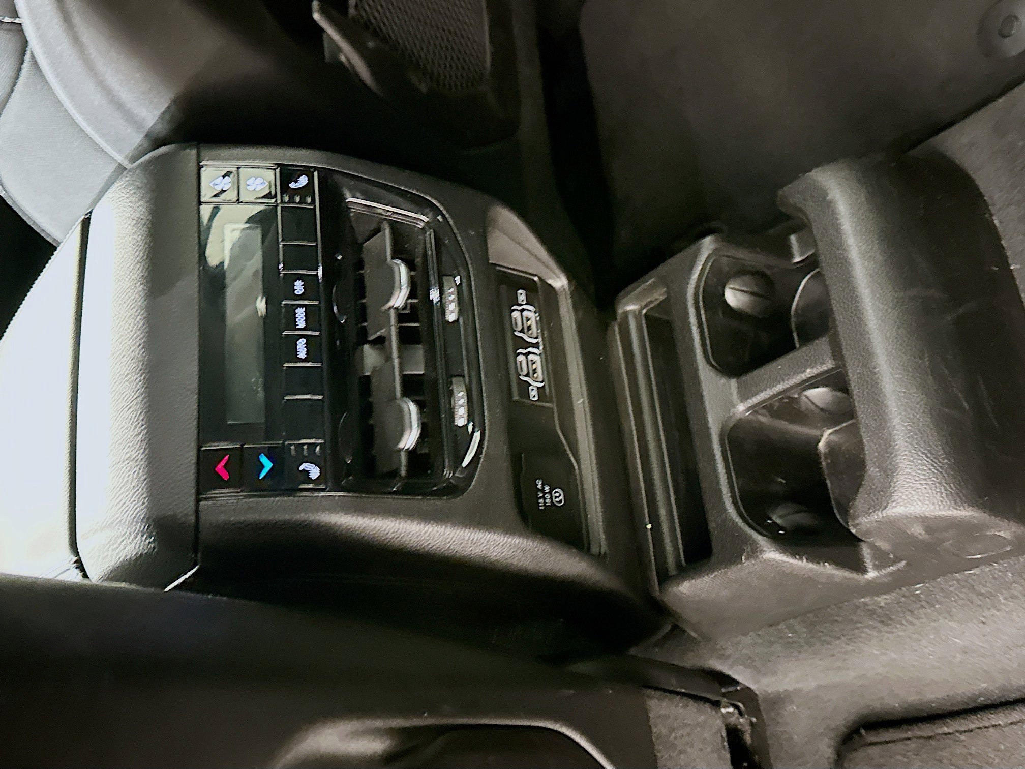 Used 2023 Jeep Grand Cherokee L Limited w/ Luxury Tech Group II image 28