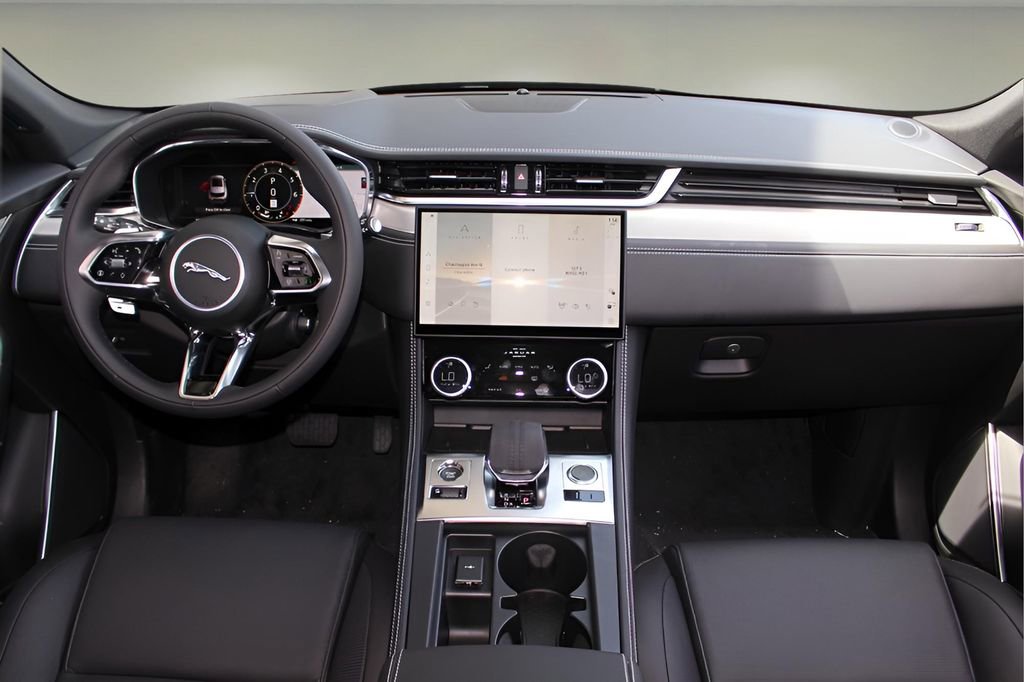 Used 2026 Jaguar F-PACE R-Dynamic S image 14