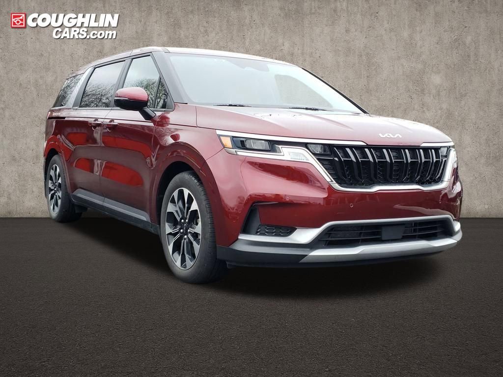 Used 2024 Kia Carnival EX image 1