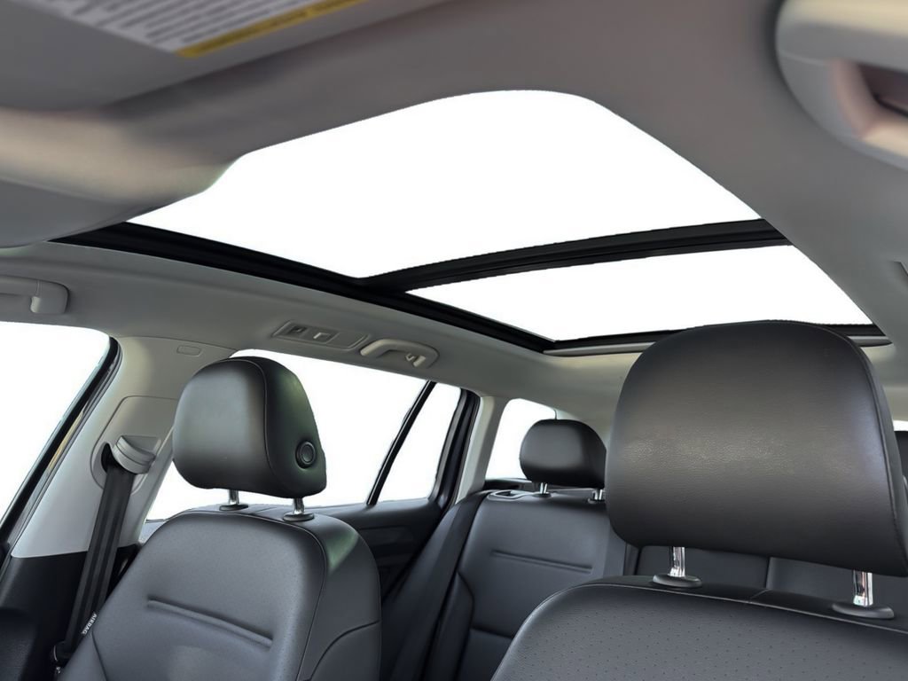 Used 2018 Volkswagen Golf SE image 19