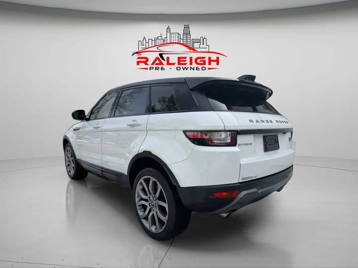 Used 2019 Land Rover Range Rover Evoque image 13