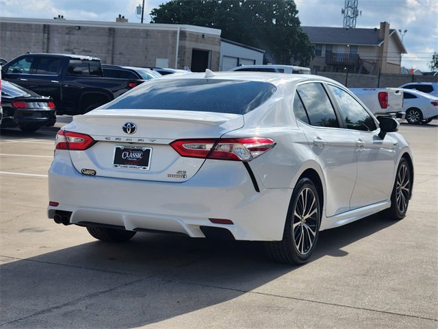 Used 2020 Toyota Camry SE w/ Sunroof Package FWD image 15