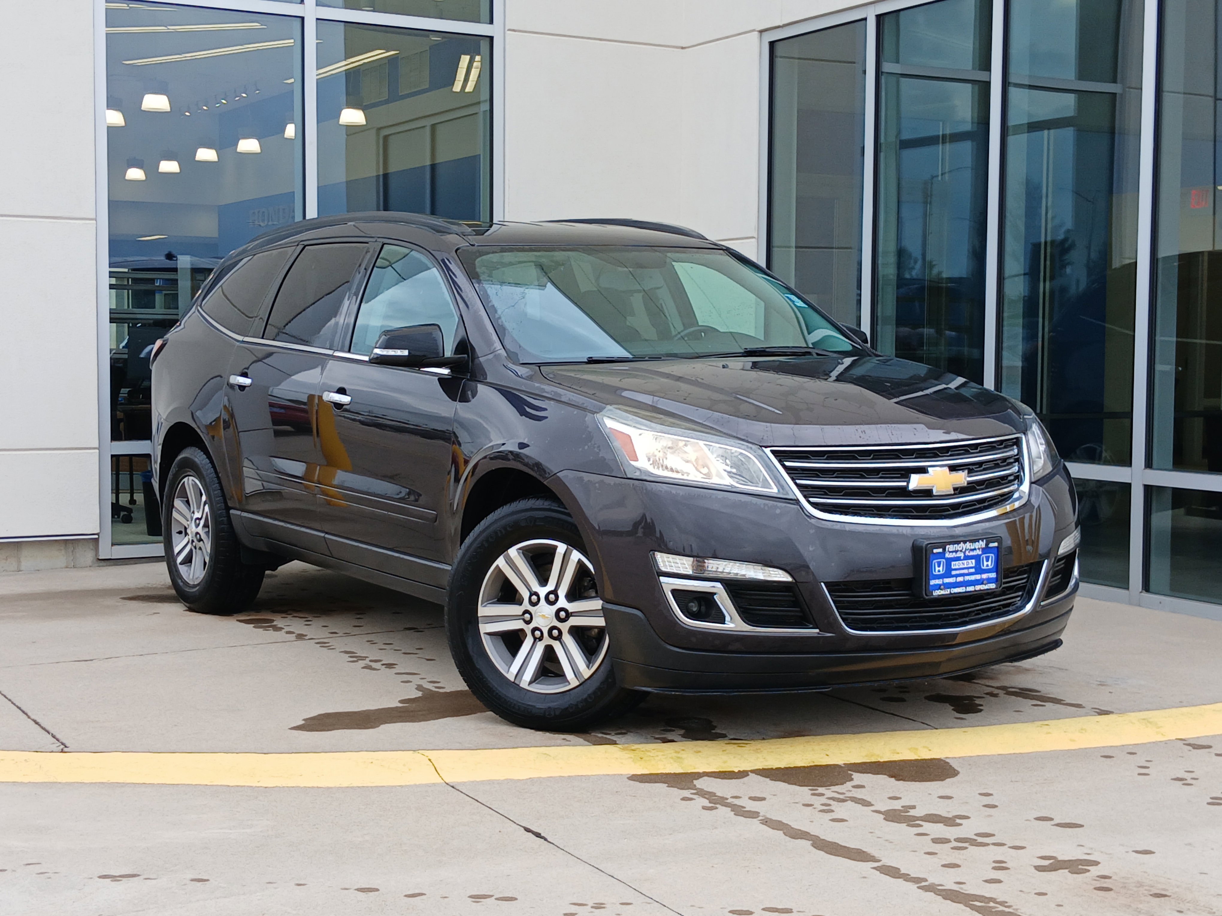 Used 2015 Chevrolet Traverse LT image 2